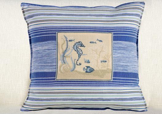Pensiero di Mare cross-stitched pillow