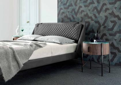 Letto moderno di lusso Chelsea in pelle grigia con comodino Roi - BertO