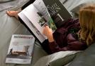 Emilia sfoglia le pagine del Magazine Ufficiale BertoBillboard 