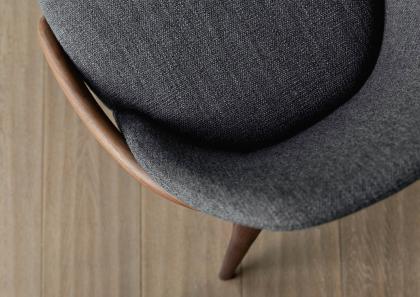 Sedia moderna in legno Jackie Wood dettaglio seduta rivestito in tessuto - BertO