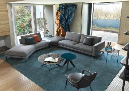 Ambiente arredato con divano modulabile Time Break versione a ferro di Cavallo - BertO