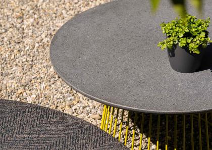Tavolino Carl con top in pietra lavica - Arredamento Outdoor BertO