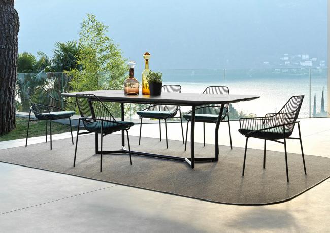 Tavolo CJ in pietra lavica con sedie Jackie outdoor - Arredamento Outdoor BertO