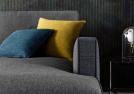 Divano Jimmy con chaise longue, dettaglio del bracciolo - Outlet 