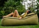 Collezione Outdoor lettino Fat Mike con modella - BertO