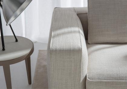 Dettaglio bracciolo del divano Christian realizzato su misura dal BertO Design Studio