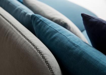 Dettaglio dei cuscini del Sofa4Manhattan in versione schienale basso - Design byBertO