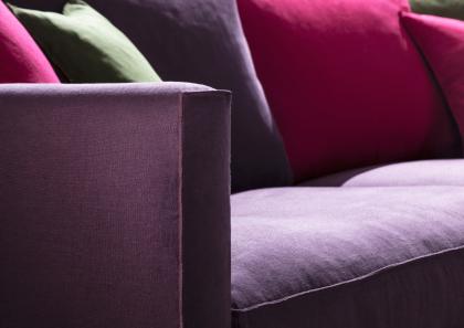 Dettaglio del divano moderno Ciak realizzato a Meda nella Tappezzeria Sartoriale BertO
