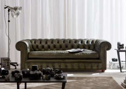 Divano Chesterfield Richmond con bullette anticate e cuscino unico di seduta