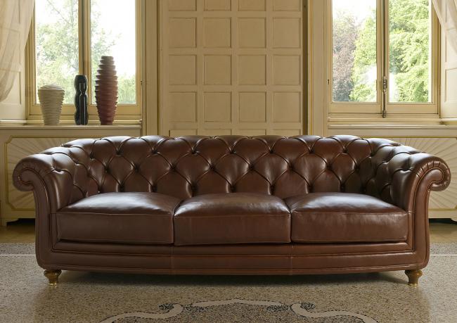 Divano Chesterfield Oxford 3 posti realizzato nella Tappezzeria Sartoriale BertO