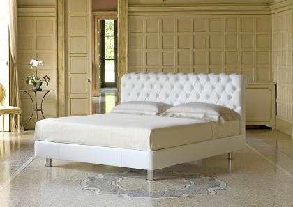 Letto classico Classic con testata in stile Chesterfield