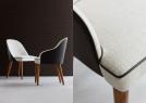 Sedia Judy in pelle e tessuto con profilo a contrasto