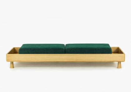 Cuscini di seduta: anima in legno di pioppo avvolta in poliuretano espanso a quote differenziate