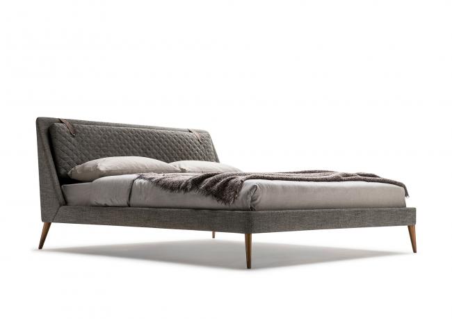 Letto con piedini in legno Chelsea - BertO Shop