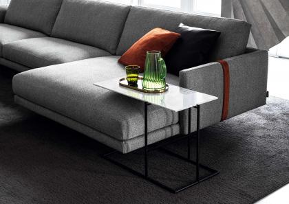 Il divano con penisola Dee Dee è rivestito in tessuto sfoderabile della selezionata collezione Dorian - BertO