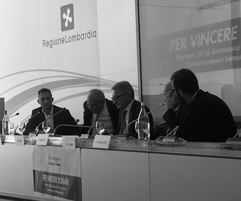 Filippo Berto al tavolo dei lavori con gli assessori regione lombardia Mauro Parolini e Luca Del Gobbo e il Presidente Eugenio Massetti