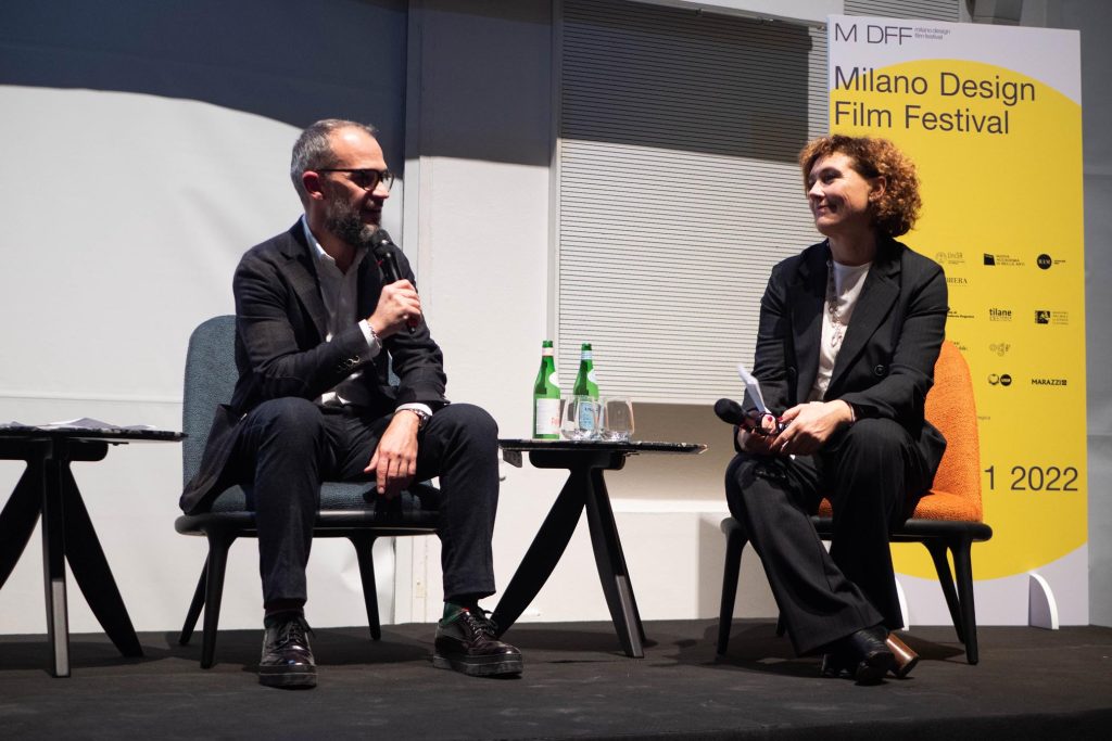 Palco talk Milano Design Film Festival 2022 con le poltrone Kim BertO 